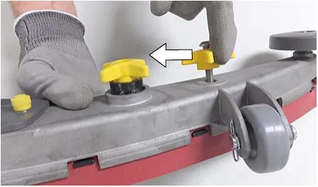 Photo of squeezing the squeegee frame and blade retainer together and tightening the knob