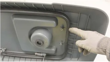 Photo of the seal on the recovery tank lid
