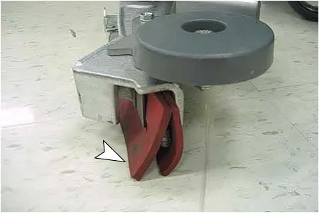 Squeegee blade deflecting correctly against the floor