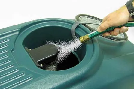 Rinsing out the recovery tank with a hose
