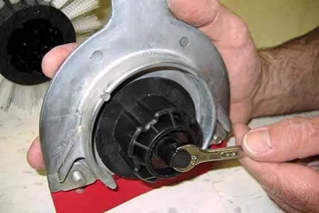 Turning the brush shaft with a wrench and retightening the hex screw