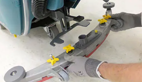 Lifting the rear squeegee assembly off the machine