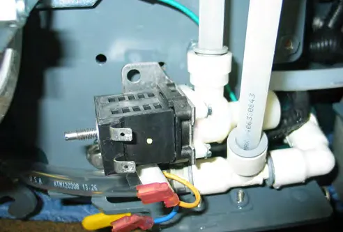 Water solenoid mounted in the machine with its two electrical connectors