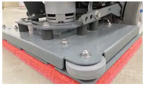 Orbital scrub head with the lower vibration isolators between the deck plate and driver plate