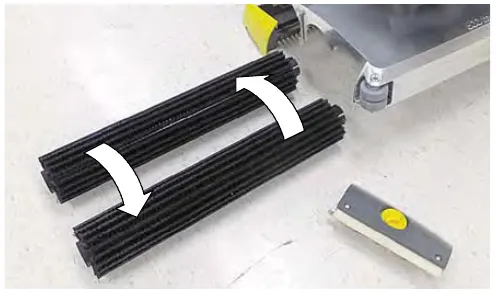 Two cylindrical brushes with arrows showing them swapped front to rear