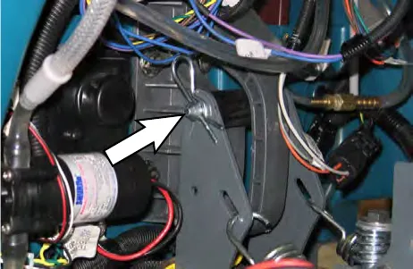 Arrow pointing to the scrub head pivot pin at the head guide bracket