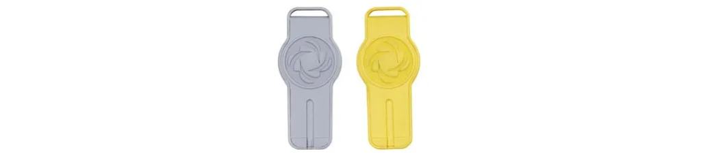 Photo of the grey operator key and the yellow Super User key