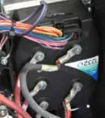 Wheel drive controller with its bolt-on connector lugs and low-current connector