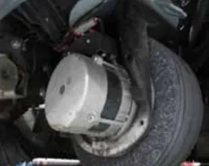 Drive motor assembly mounted at the front wheel