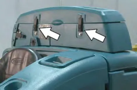 Arrows pointing to the two latches on the live wand vacuum cover