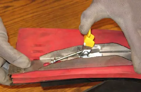 Hands fastening the side brush retaining band latch
