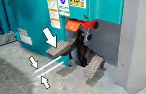Foot brake pedal with arrows showing the pedal travel distance