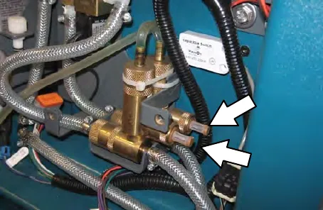FaST injector assembly with arrows pointing to the two injector ends where the filters are