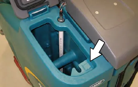 Solution tank filler opening with an arrow to the indicator tab