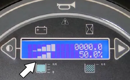 Touch panel display with an arrow to the solution tank indicator