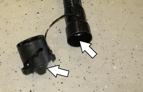 Drain hose cuff and nozzle plug, with arrows to the parts to clean