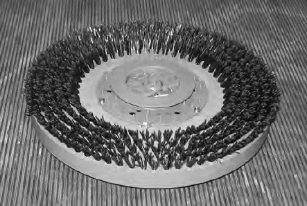 Tufted pad driver, with short bristles on the face