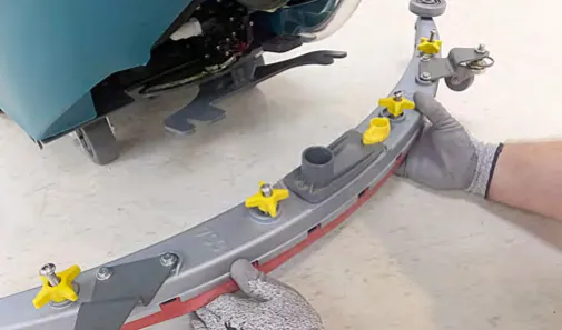 Squeegee assembly being mounted on the squeegee mount bracket
