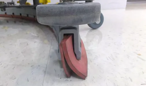Squeegee blades deflecting correctly against the floor